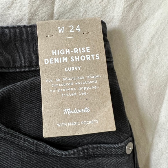 NWT Madewell Curvy High-Rise Denum Shorts in Lunar Wash!! - Picture 2 of 3